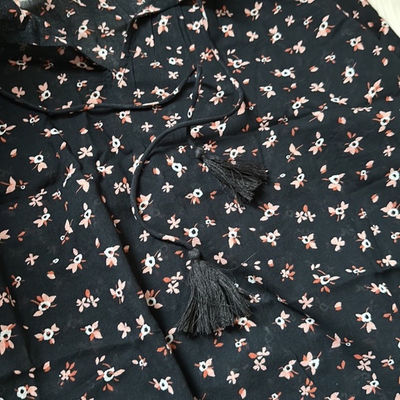 Billabong Sun Fire Black Ditsy Floral Puff Sleeve Peasant Keyhole Top - Picture 3 of 7